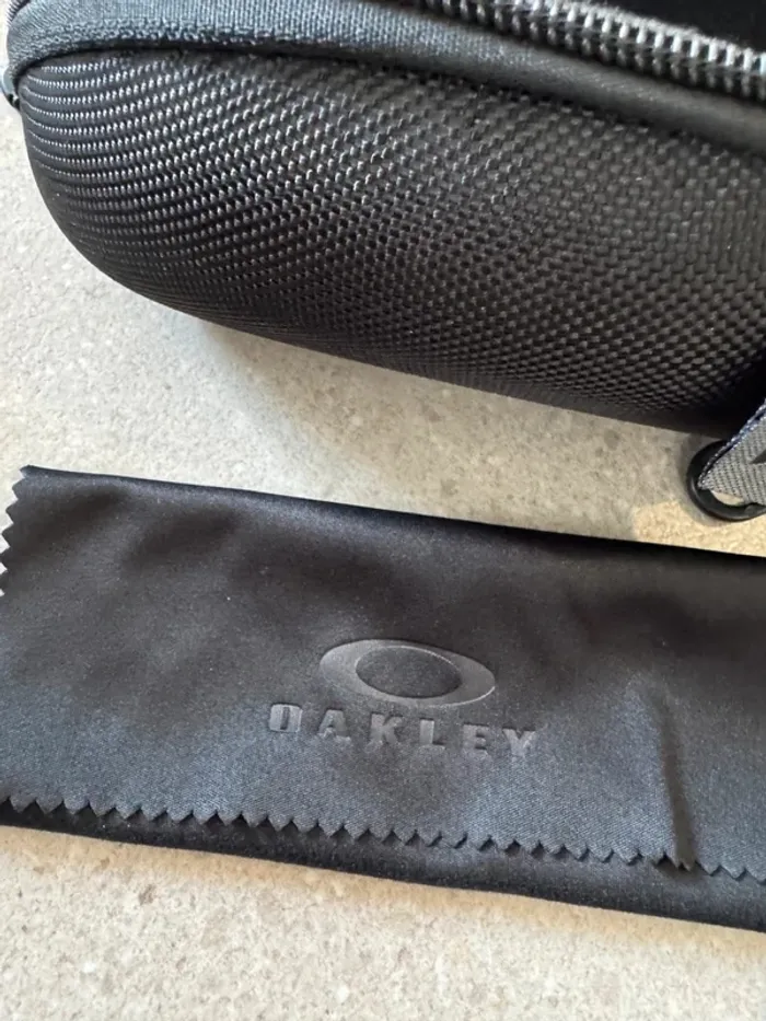 Lunettes de soleil Oakley Pit boss II, très bon état, - photo numéro 2