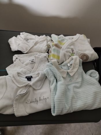 Vend vêtements bebe