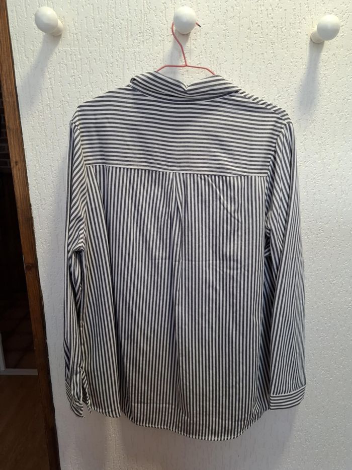 Belle chemise/blouse femme A.Belle 44 rayé gris/blanc excellent état - photo numéro 3