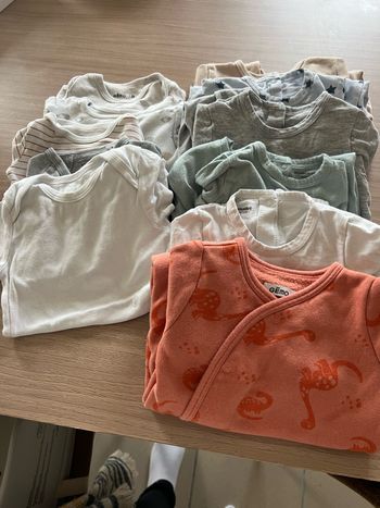 Lot pyjama et bodie 6 mois