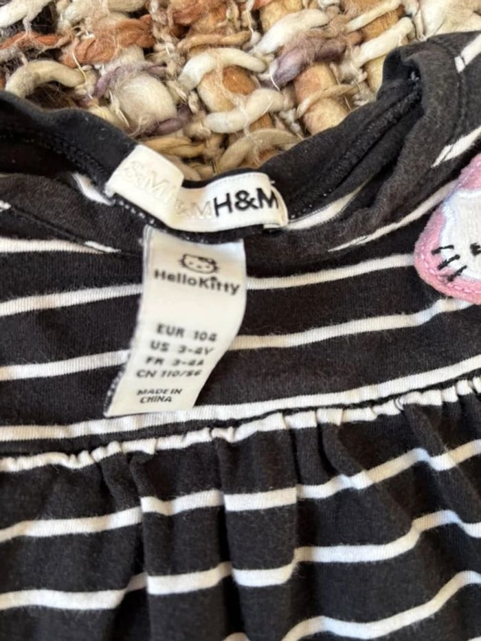TEE shirt hello Kitty 4 ans - photo numéro 3