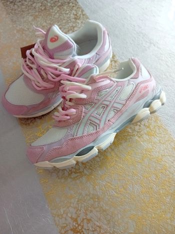 Chaussure asics gel nyc rose double lacet