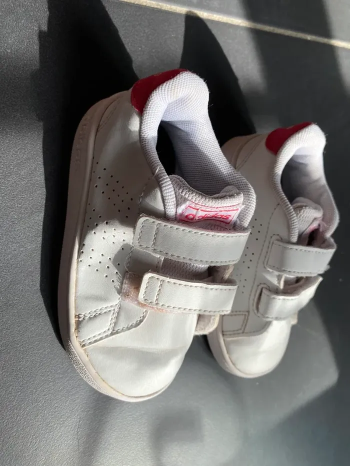 Baskets roses Adidas taille 23 - photo numéro 2