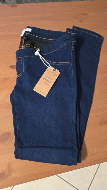 Neuf (non porté) 🏷 Jeans skinny grossesse taille 38🥰
