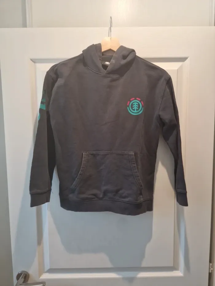 Sweat 12 ans élément très bon etat