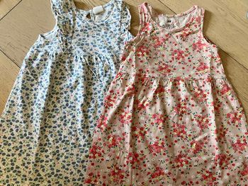 Lot de deux robes été sans manche légères 2-3 ans H&M