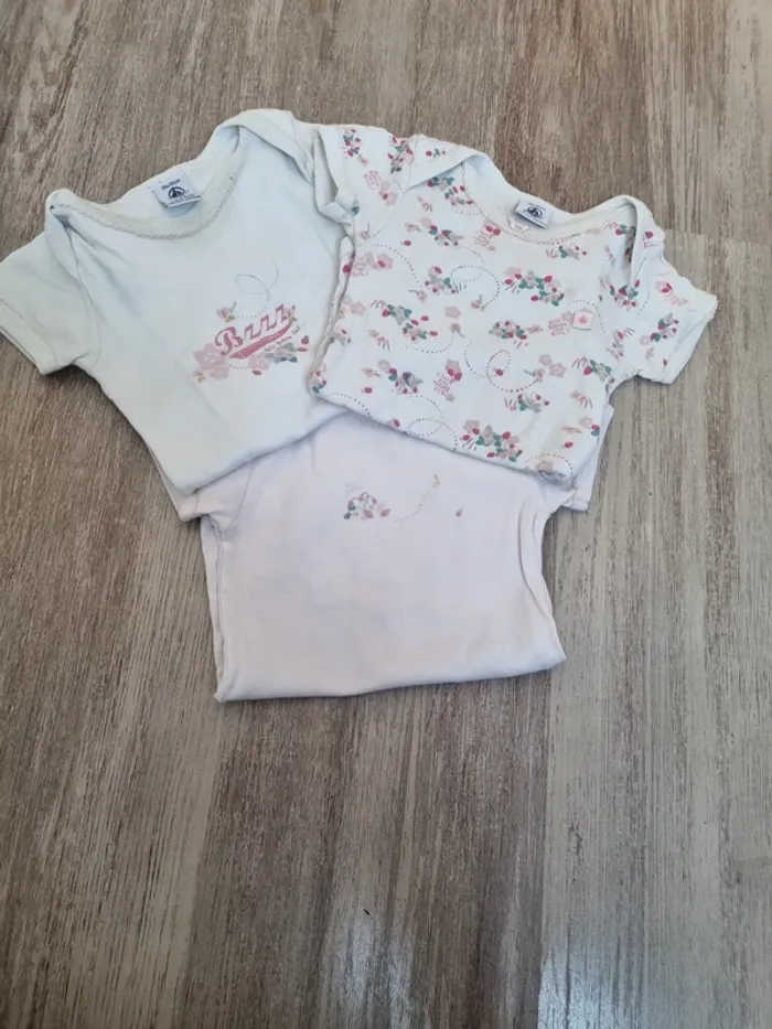 Lot de 3 bodys petit bateau manches courtes
