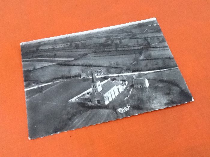 Carte postale ancienne Environs de Lacanche (Côte-d' Or) Vue aérienne de l' Eglise - photo numéro 4