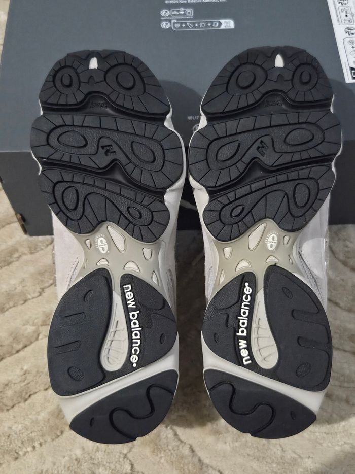 Baskets New Balance 1000 - Blanc/Gris clair - Neuves - taille 38.5 - photo numéro 9