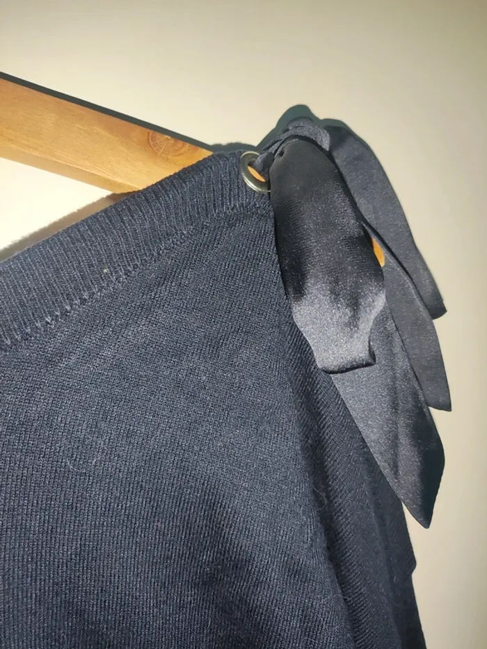 Pull avec nœud sur le côté - photo numéro 2