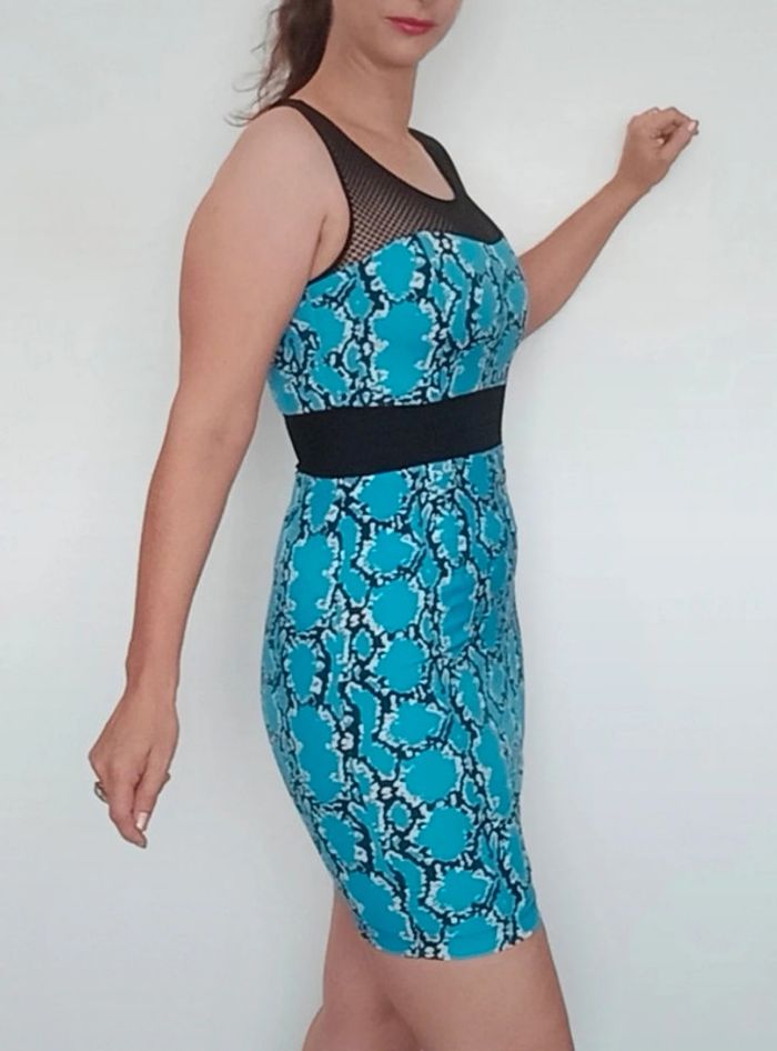 Robe moulante pinup bretelles résille taille 36 - photo numéro 5