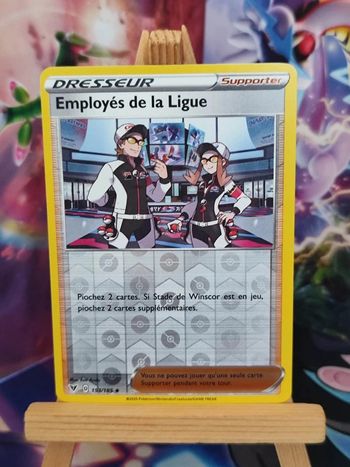 Employés de la ligue reverse dresseur 153/185 voltage éclatant