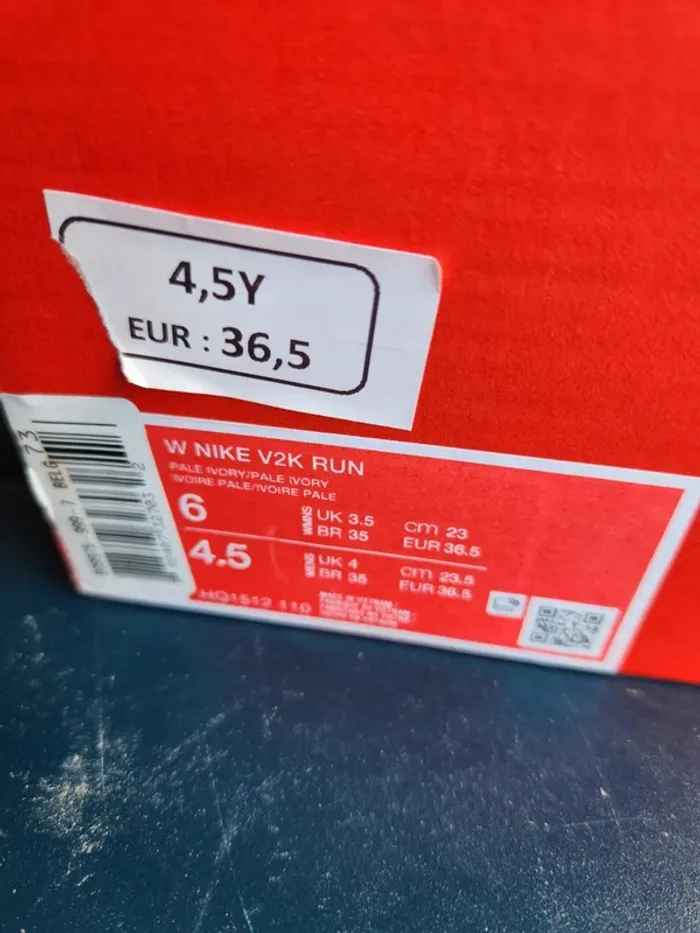 Nike V2K run crème Taille 36,5 neuves mixte - photo numéro 9