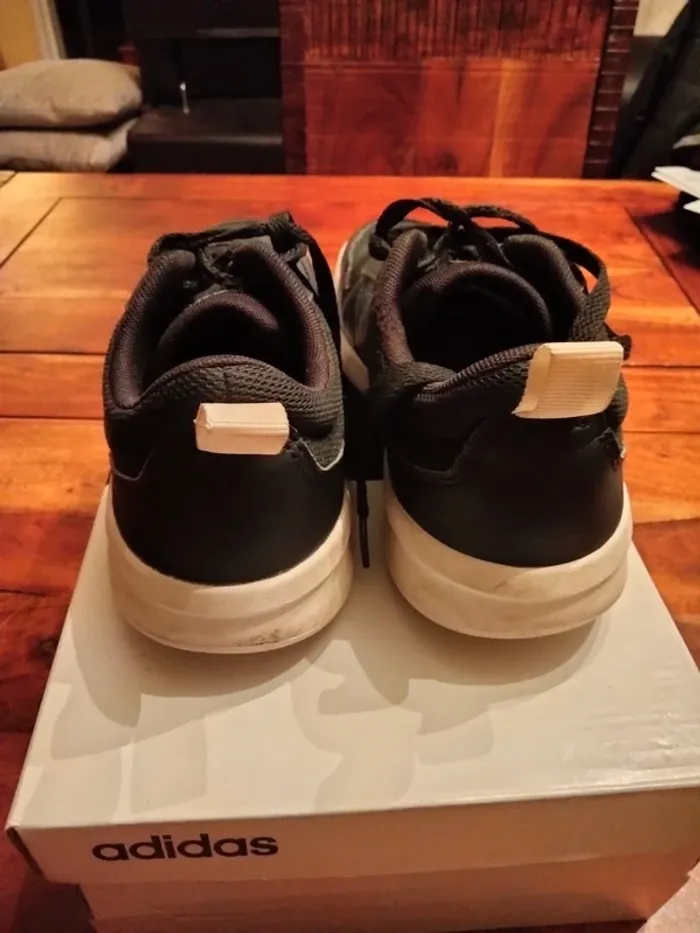 Baskets bicolore unie noire bandes blanches en 36 adidas - photo numéro 2