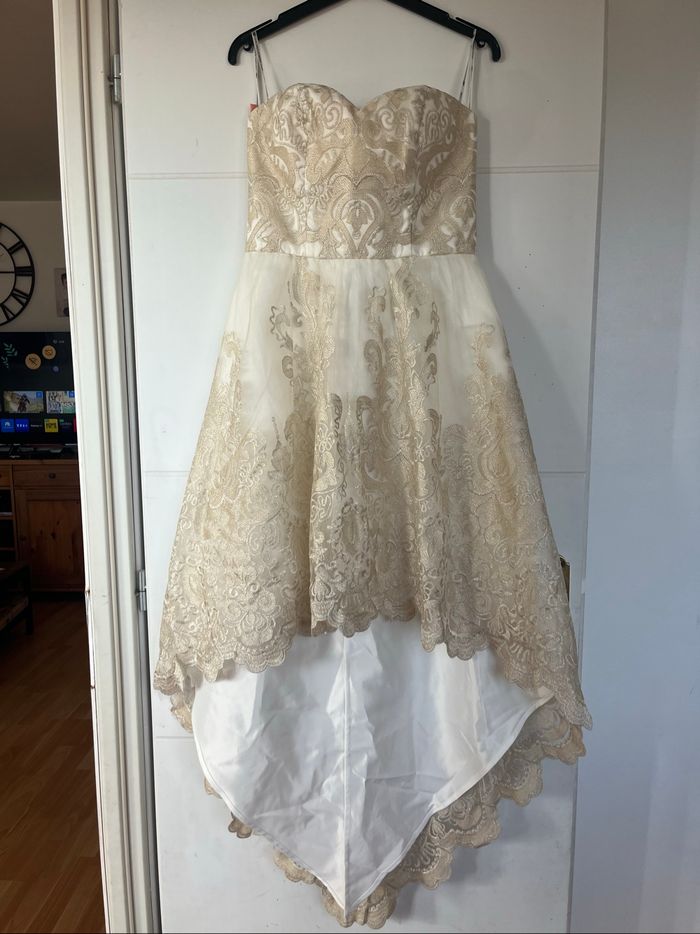 Robe de soirée Chi Chi London ivoire broderie écru