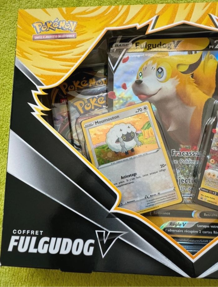 Coffret Pokémon Fulgudog V 4 boosters Neuf et scellé - photo numéro 3