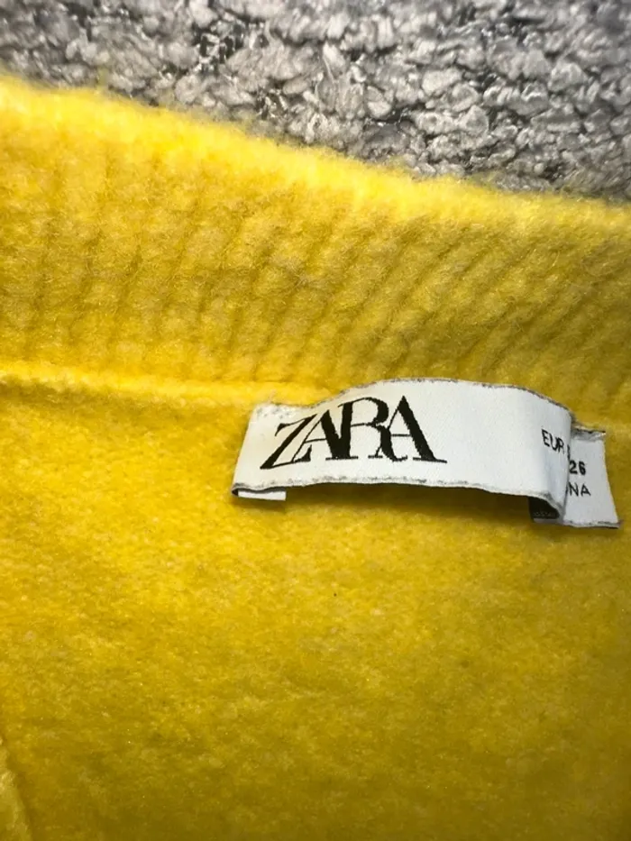 Pull oversize col V jaune Zara - photo numéro 3