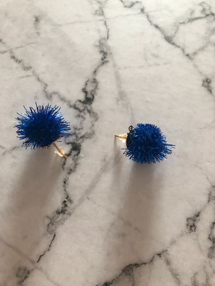 Boucles d’oreilles bleues