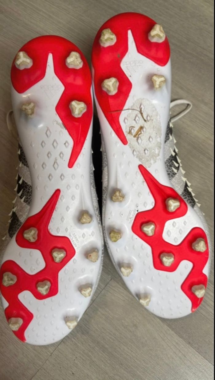 crampons moulé  rugby adidas predator - photo numéro 3