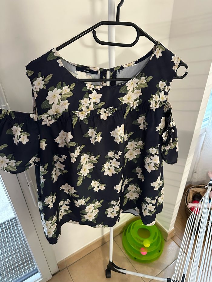 Blouse bleu marine à fleurs épaules dénude - taille XL - Kiabi