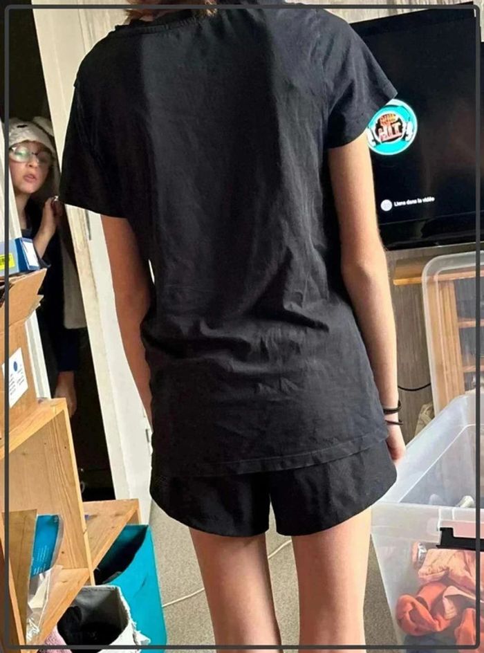 Tres jolie t shirt stradivarius taille 34/xs - photo numéro 5