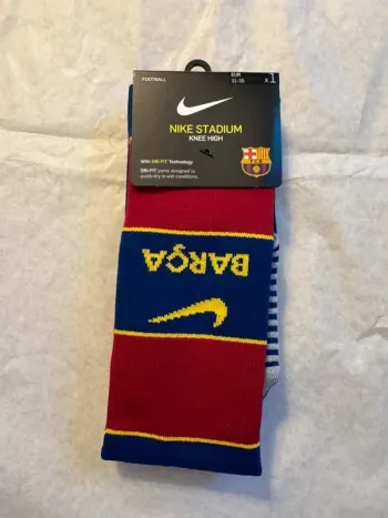 Chaussettes de foot Nike équipe FC Barcelone taille 31/ 35 authentique neuf