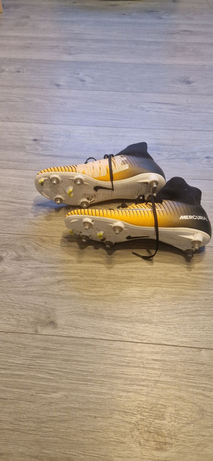 Crampons nike fer super état peu porté taille 41 - photo numéro 2