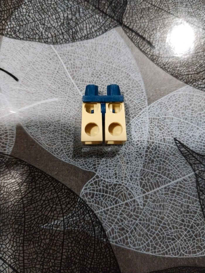 Jambe minifig lego chima lion warrior - photo numéro 2