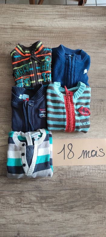 Lot de 5 pulls / gilets