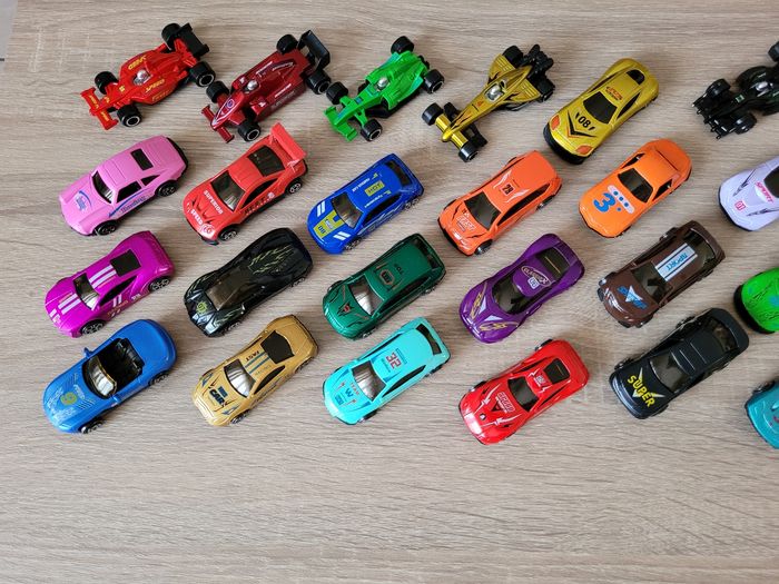Lot de 40 petites voitures - photo numéro 8