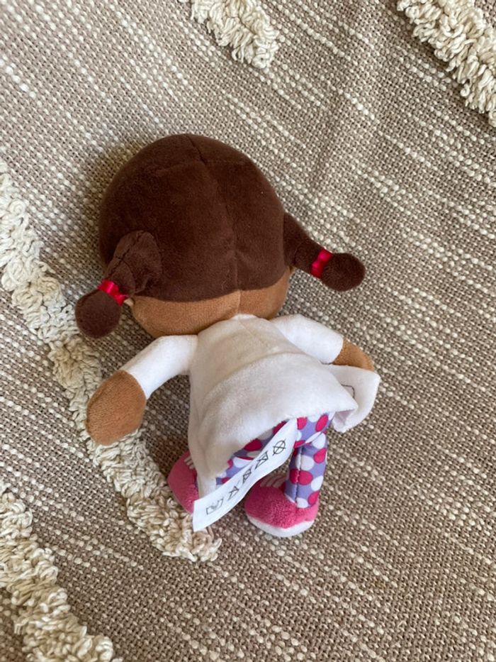 Peluche doudou 18cm Disney Docteur La Peluche poupée noir et violette très bon état - photo numéro 3