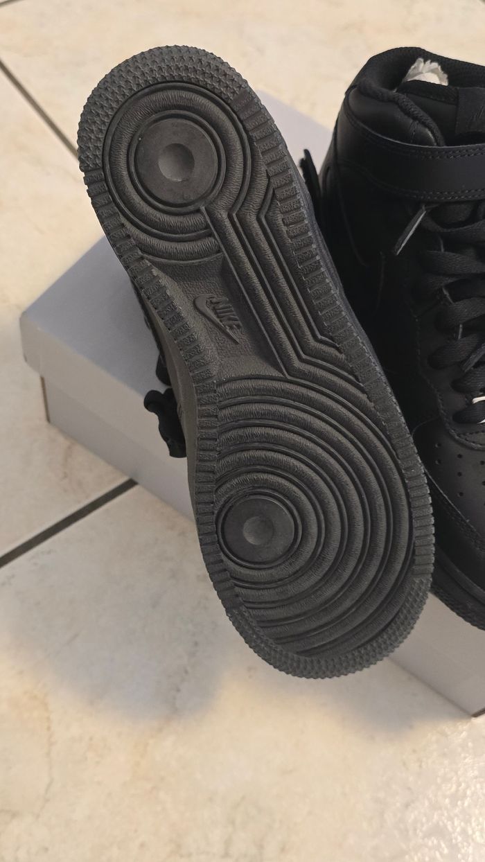 (Neuves non portées) 🏷🥰😍 superbes  baskets NIKE  AIR FORCE ONE Pointure 37.5 unisex 😍🥰 - photo numéro 8