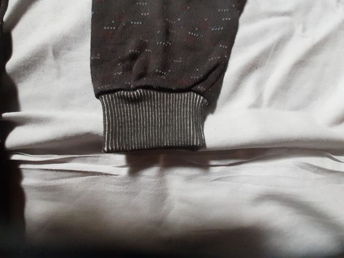 Pull léger gris foncé à petits motifs - photo numéro 4