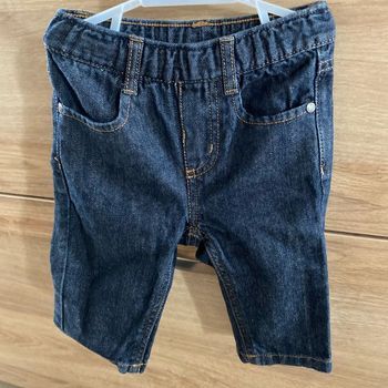 Jeans neuf    6 mois.