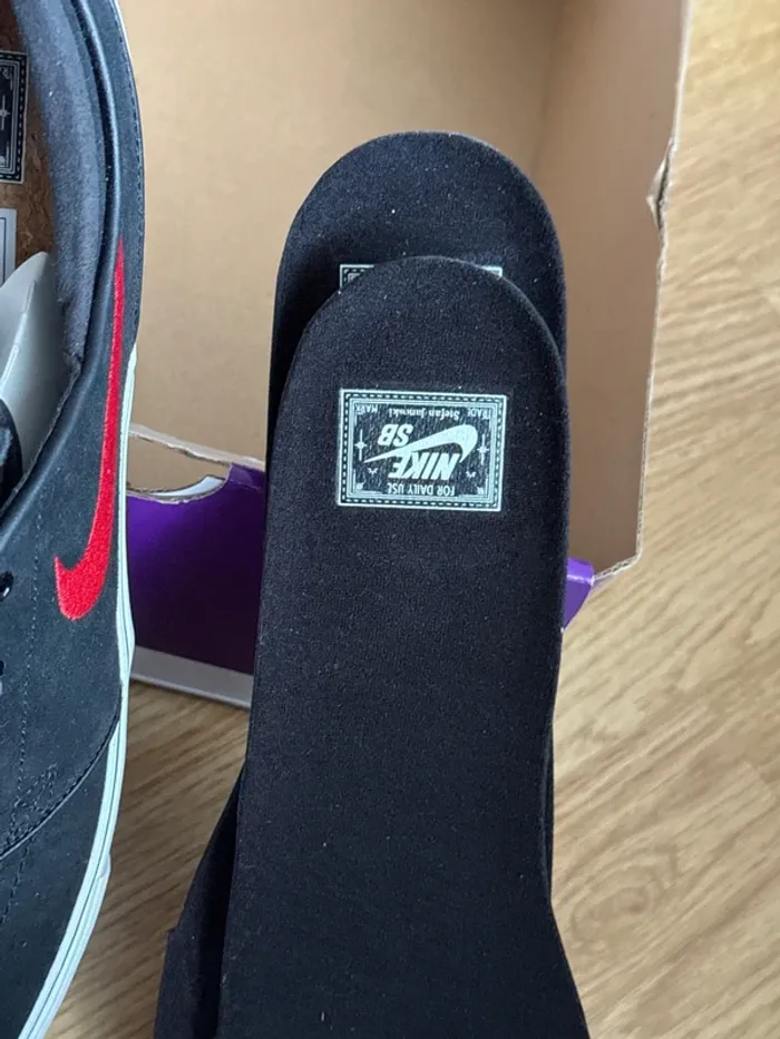Basket 47,5 Nike SB noir et rouge - photo numéro 4