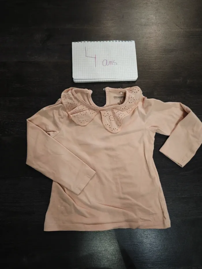 T-shirt rose col broderie anglaise