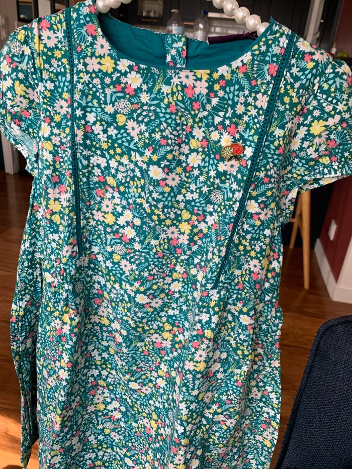 Robe sergent major. 6 ans. Fleurs. - photo numéro 2