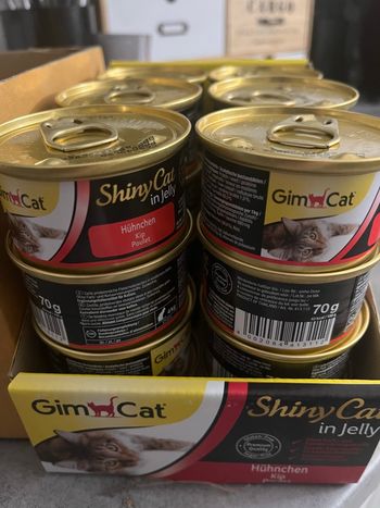 Lot de 24 boîtes Nourriture chat poulet GimCat DLUO COURTE