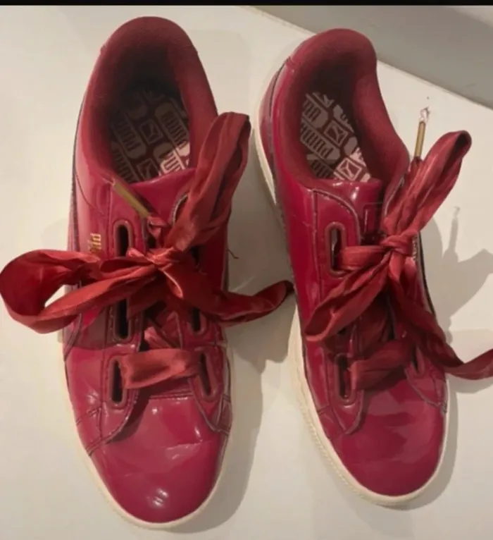 Baskets Puma rouges vernies satinées taille 39 - photo numéro 2