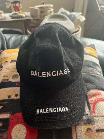 Casquette Balenciaga officiel collector 2025 édition limitée rare collector