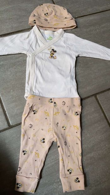 Ensemble Mickey 3 mois en très bonne état