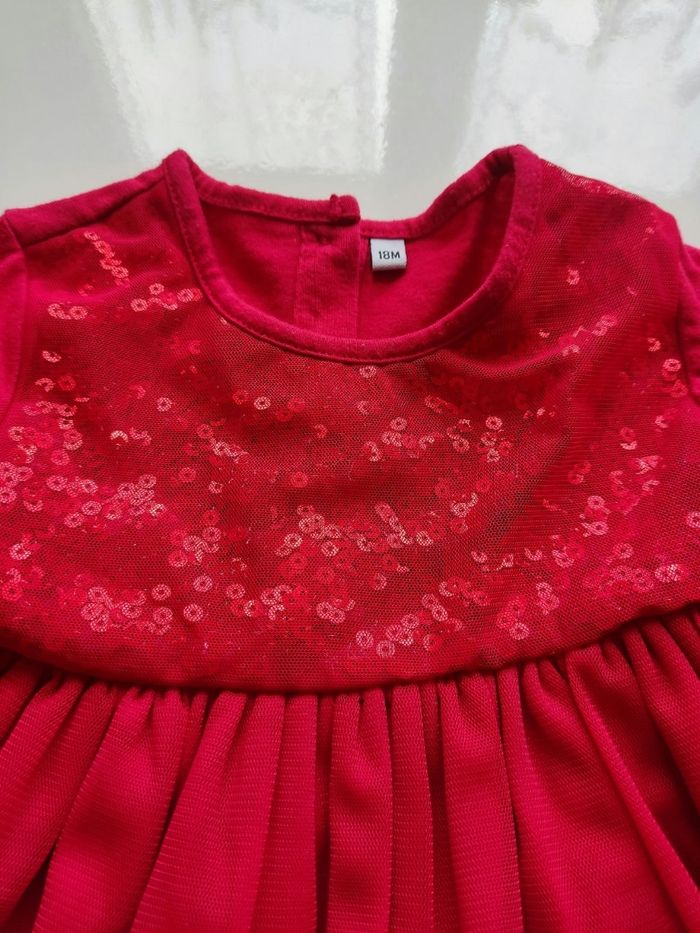 Robe rouge à paillettes et tulle - photo numéro 2