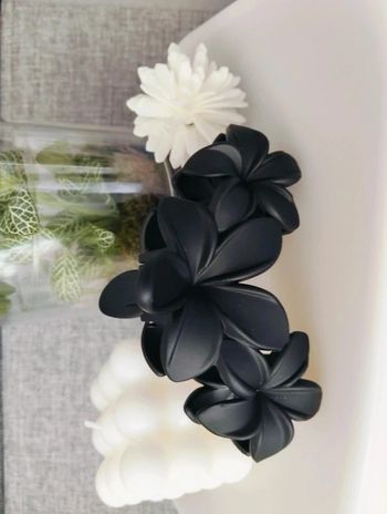 Neuve grosse pince fleurs noire
