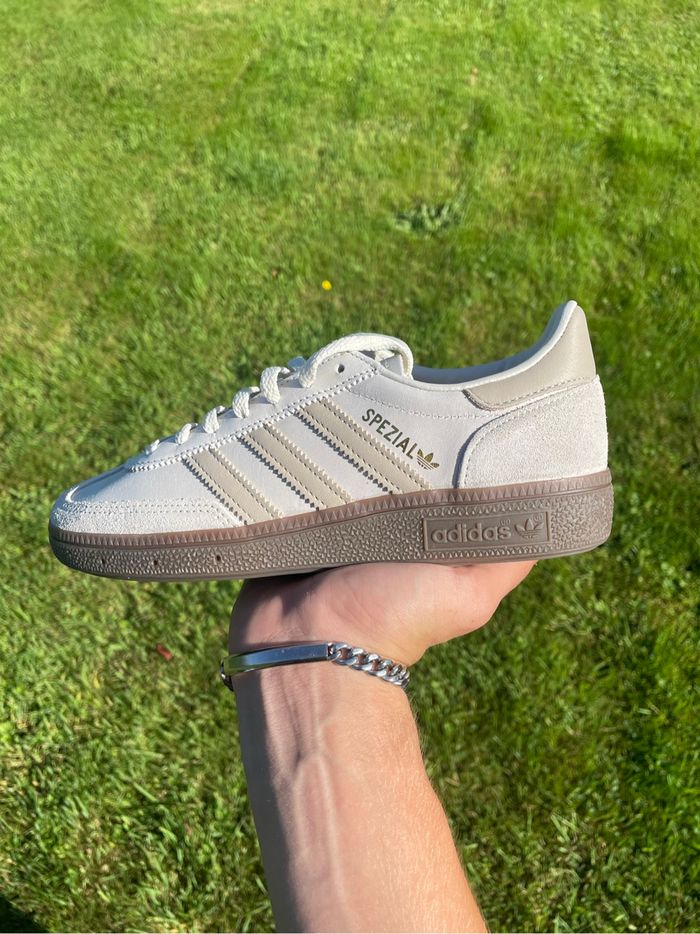 Adidas Handball Spezial Alumina / Wonder Beig - 35,5 Femme - photo numéro 2