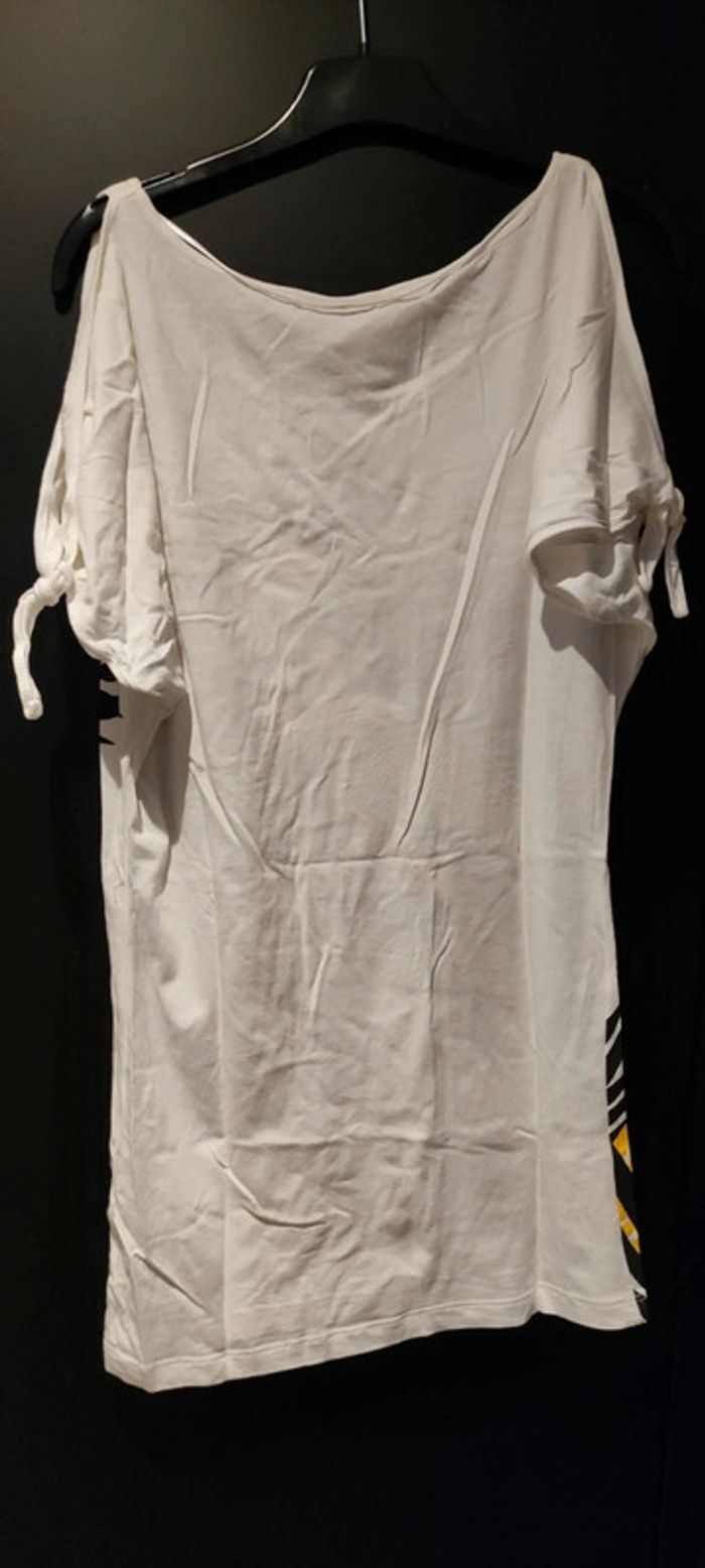 Tee-shirt perroquet épaules dénudées - photo numéro 3