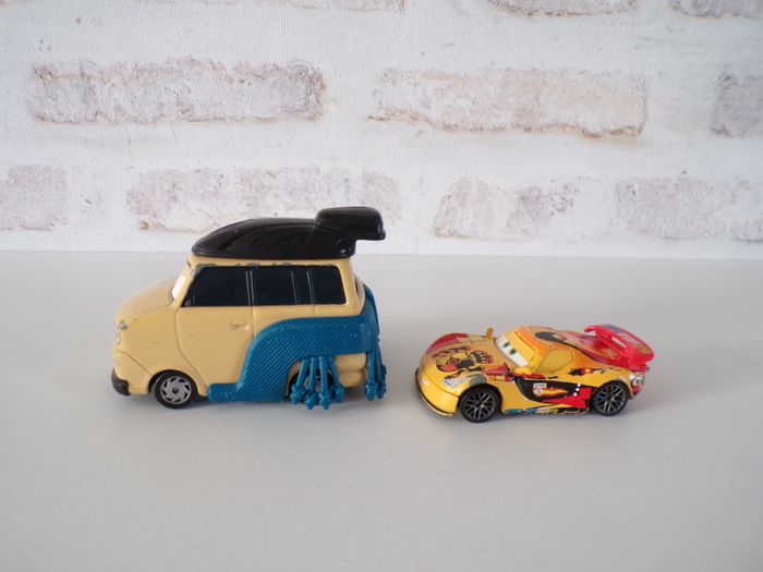 Voitures - Disney - Cars 2 - Pinion Tanaka - Miguel - photo numéro 2