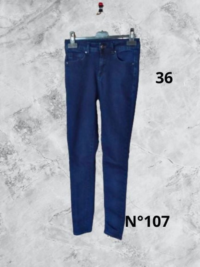 N°107 Jean bleu marine T36. Follow me. Taille haute, coupe slim.