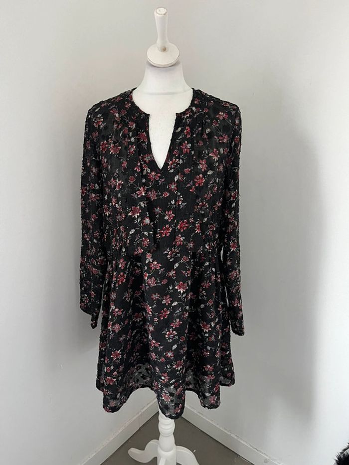 Robe col en V noire à fleurs Bash S