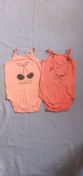 Lot de 2 bodies à bretelles taille 92 cm
