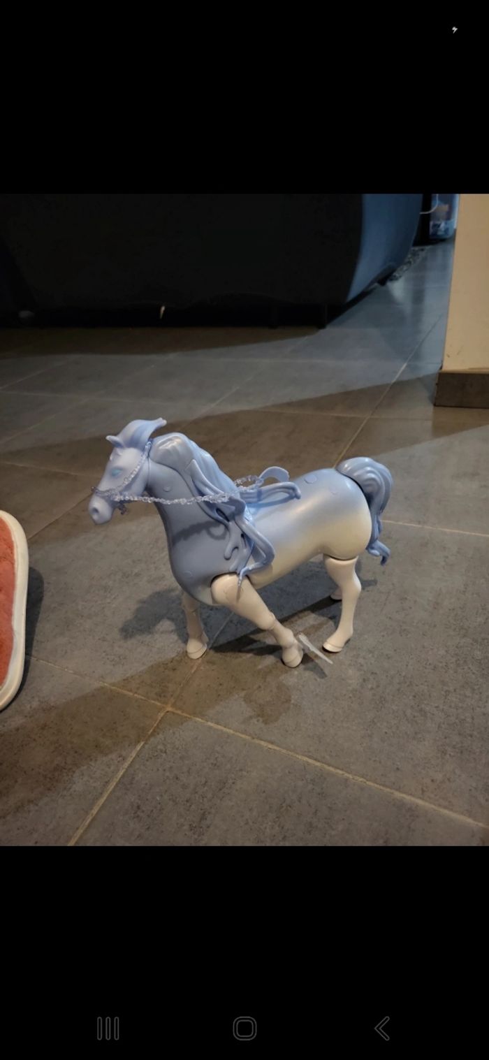 Cheval de la Reine des Neiges - photo numéro 2